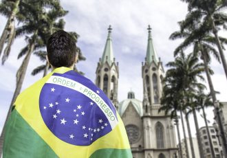 ブラジル国旗とサンパウロ