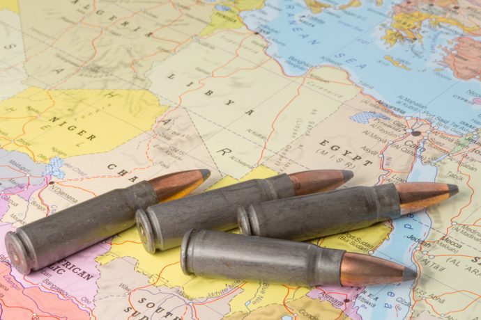 アフリカの地図と銃弾
