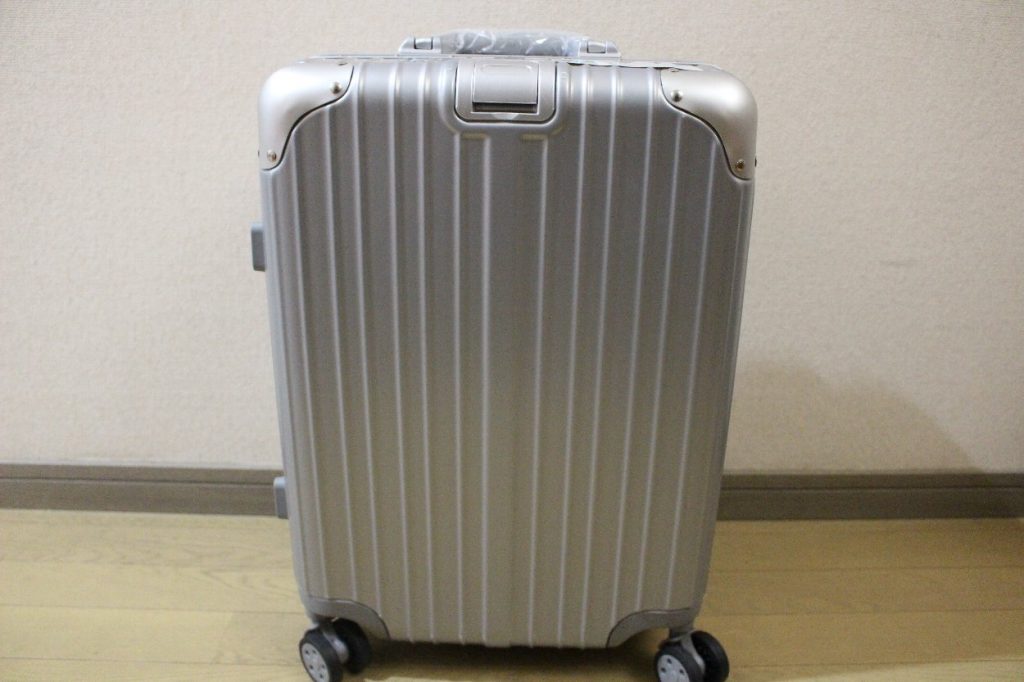 クロースのスーツケース