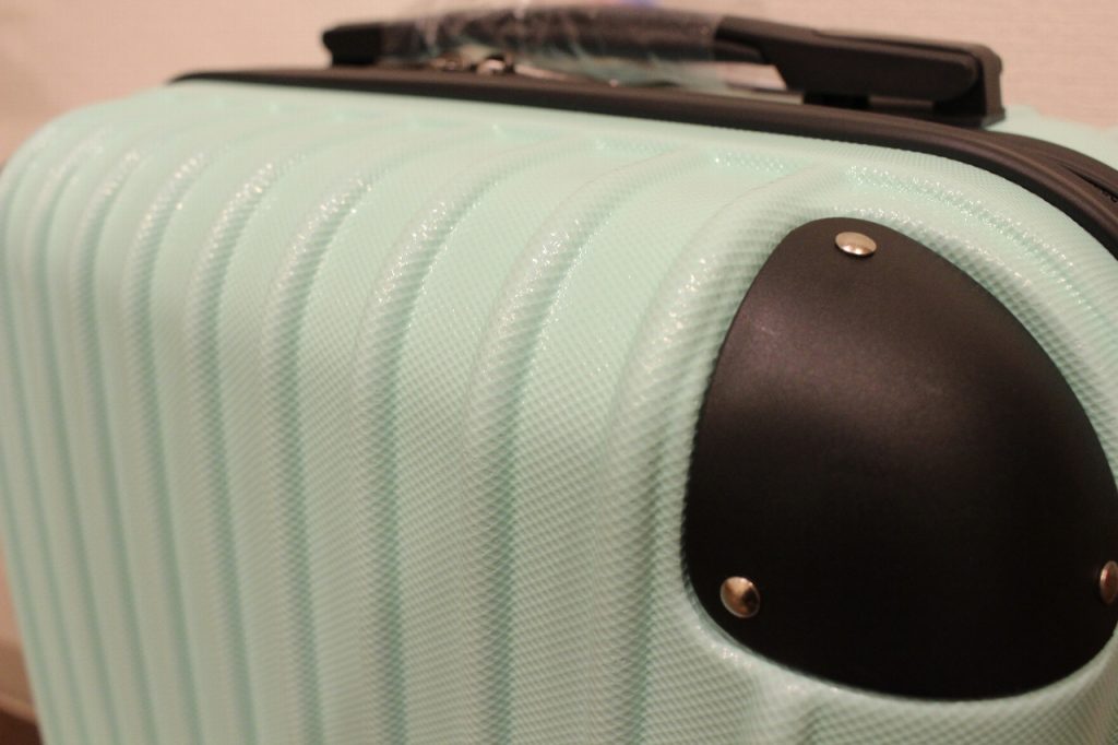 リセナのスーツケースのエンボス加工は粗目