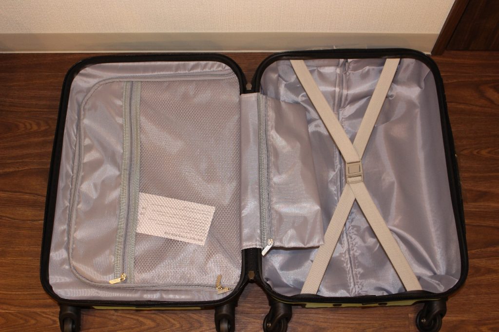 リセナのスーツケースの内部