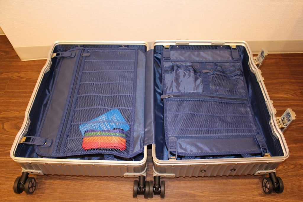 ビルガセのスーツケースの内装