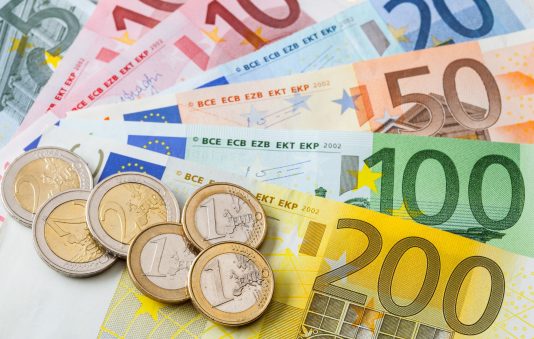 フランスの通貨 免税 チップの慣習 両替所の場所や営業時間 Howtravel