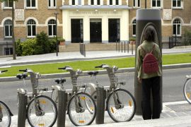 people paying for Velib