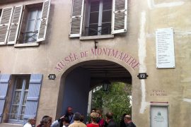 entrance of Musee de Montmartre in paris