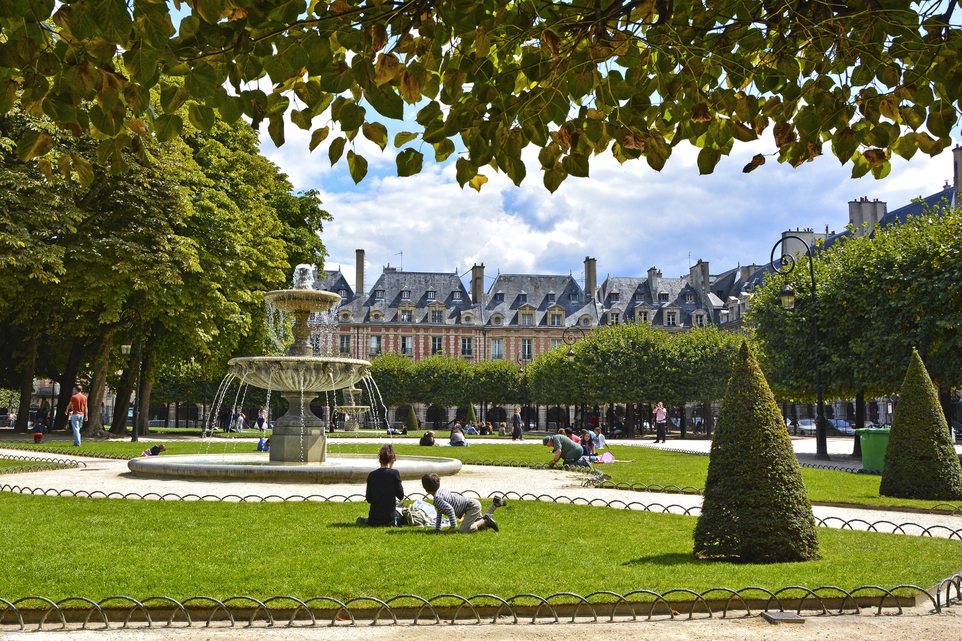 ケルゾン　kerzon PLACE DES VOSGES ヴォージュ広場 ヴォージュ広場｜ローズとレンガの香り – NOSE SHOP