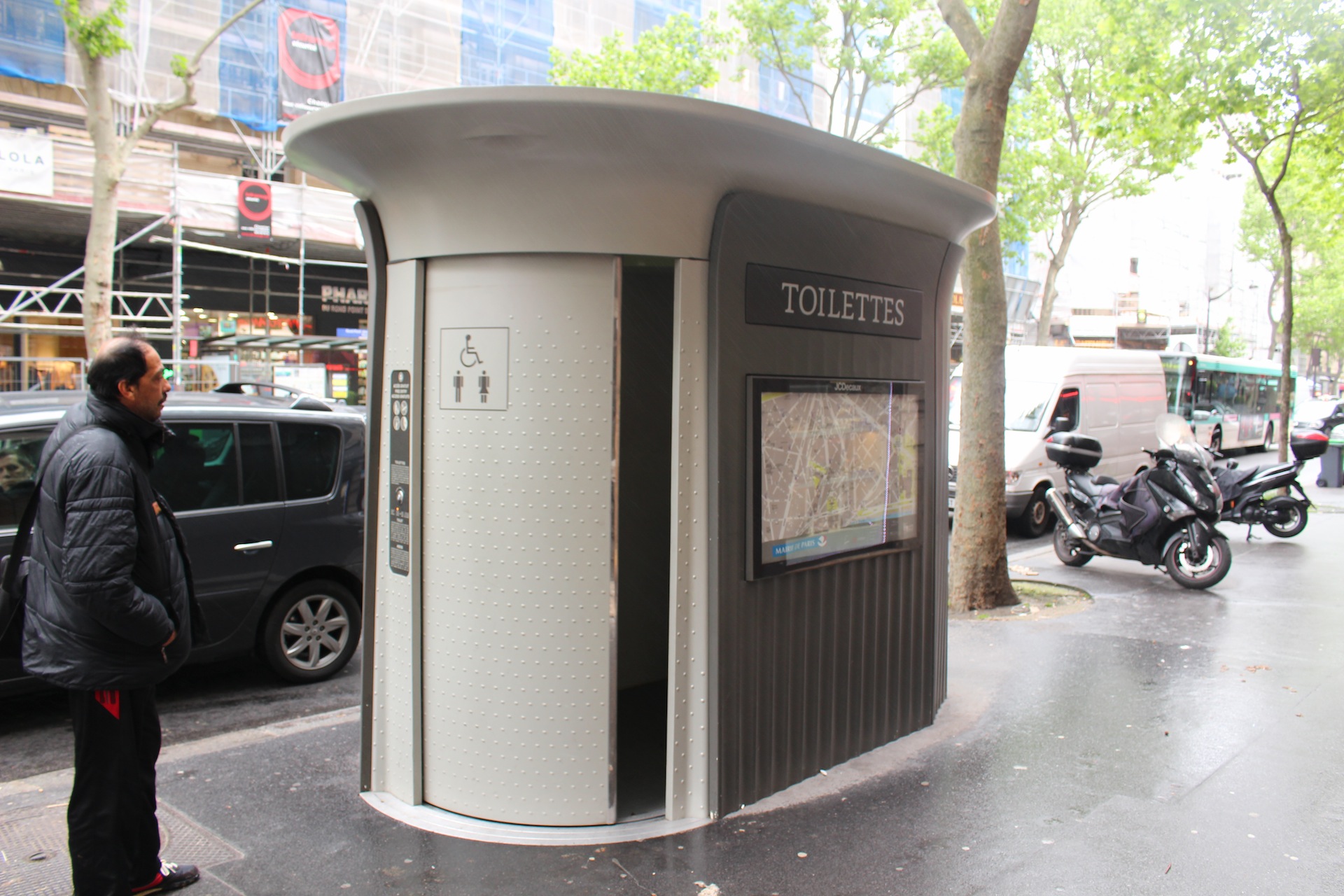 パリのトイレ事情、無料トイレの使い方や注意点 HowTravel