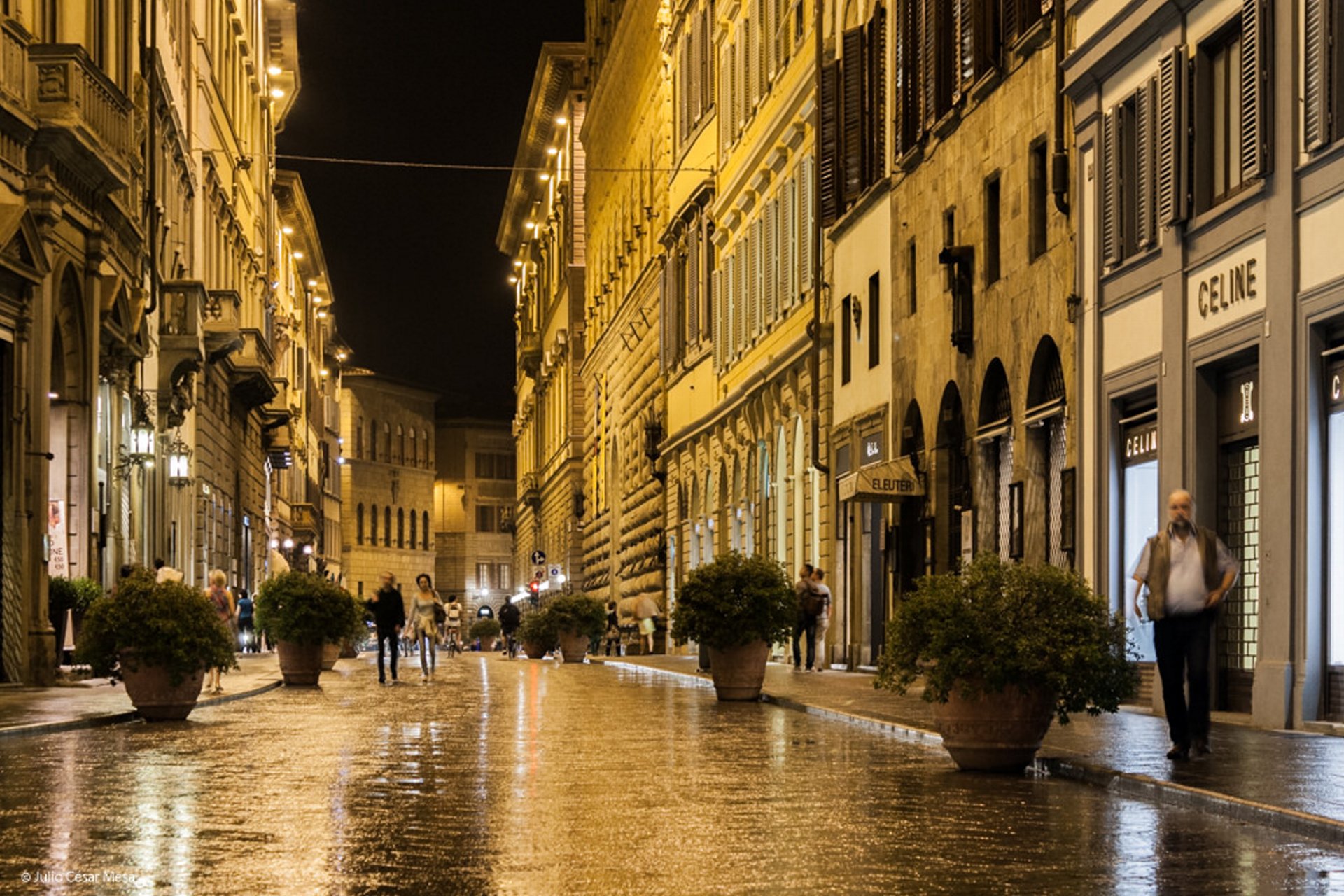 Corts. Misterpizza firence. виа де трибунале. магазин гуччи на виа торнабуони. Via de.