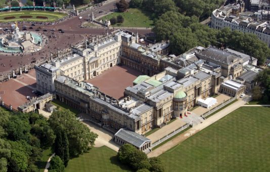 around-buckingham-palace