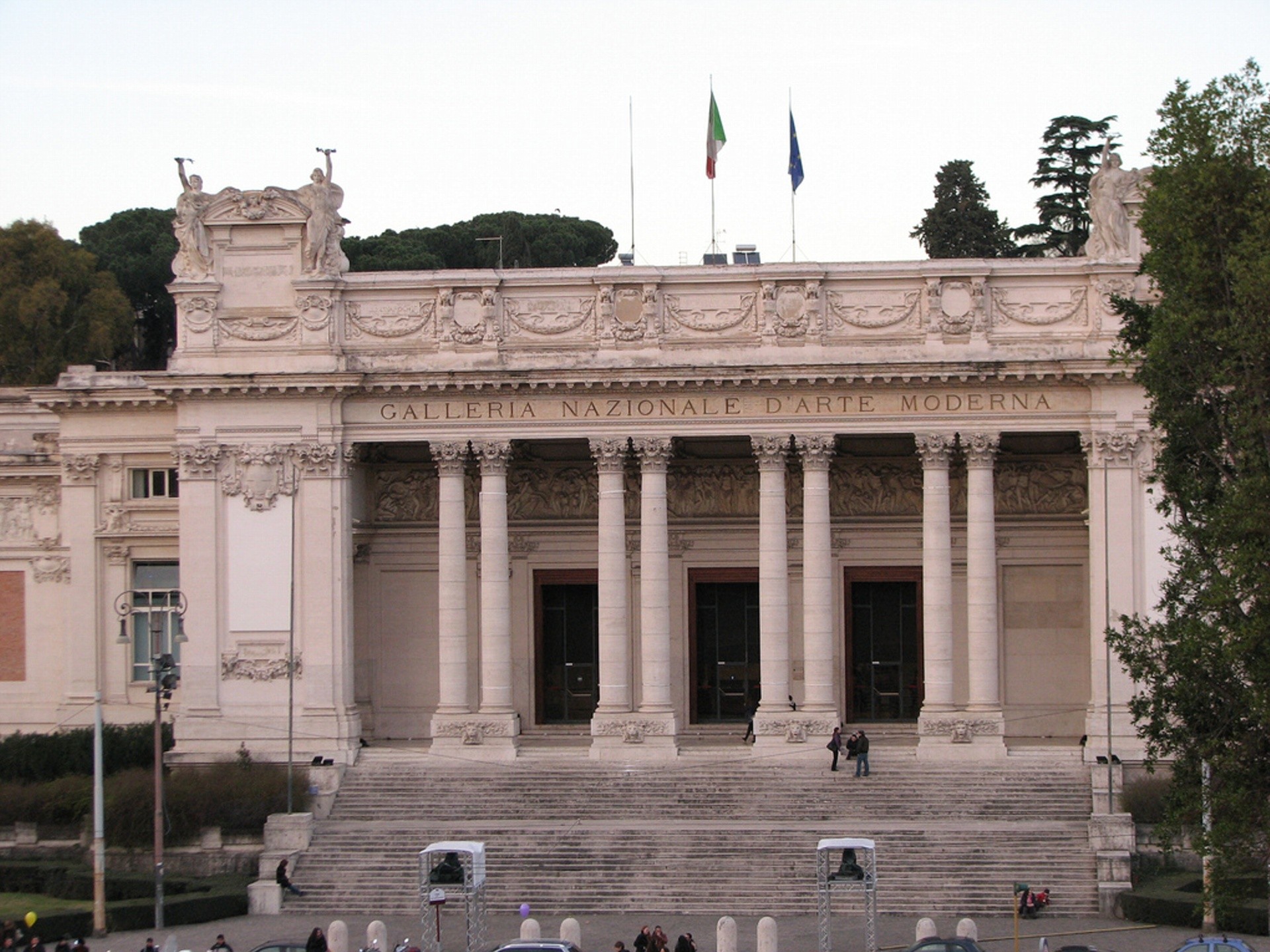 グスタフ・クリムト ヴィンテージステンドグラス 女性の三時代ローマ国立近代美術館 ローマの国立近代美術館の観光情報（作品・料金・行き方・営業