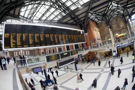 ロンドンのスタンステッド空港と市内へのアクセス Howtravel ロンドンのスタンステッド空港と市内へのアクセス Howtravel