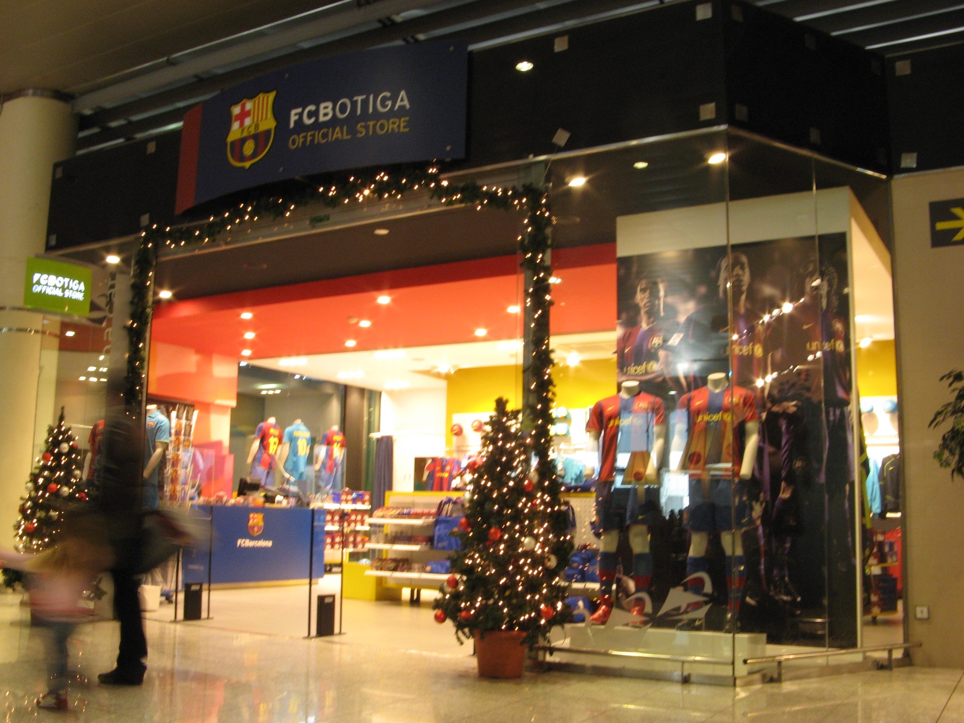 Fcbotiga 空港店 でのお土産情報 行き方 営業時間 Howtravel