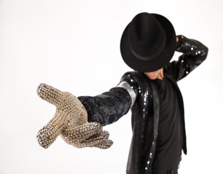 MJ Gallery at Ponte 16 マイケルジャクソン グローブ