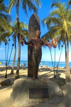 デューク カハナモク像の観光情報 歴史 料金 行き方 営業時間 Howtravel デューク カハナモク像の観光情報 歴史 料金 行き方 営業時間 Howtravel