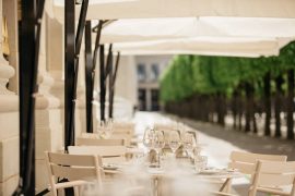 restaurant-du-palais-royalのテラス席の様子