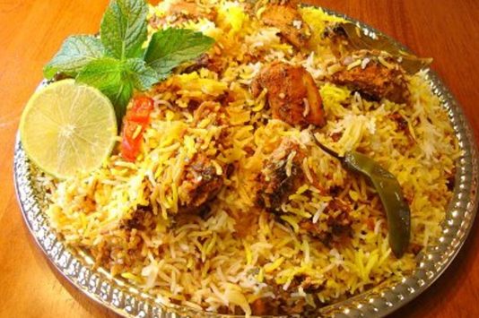 インド風の炊き込みご飯「ビリアニ」は細長いインディカ米を使ったスパイシーな料理